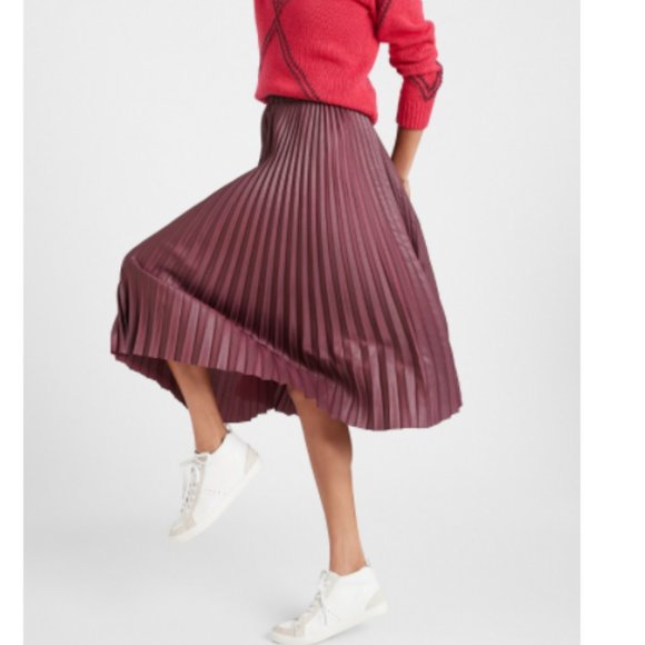 Banana Republic Dresses & Skirts - New Women L Banana Republic Metallic Burgundy wine Pleated Midi Skirt accordion